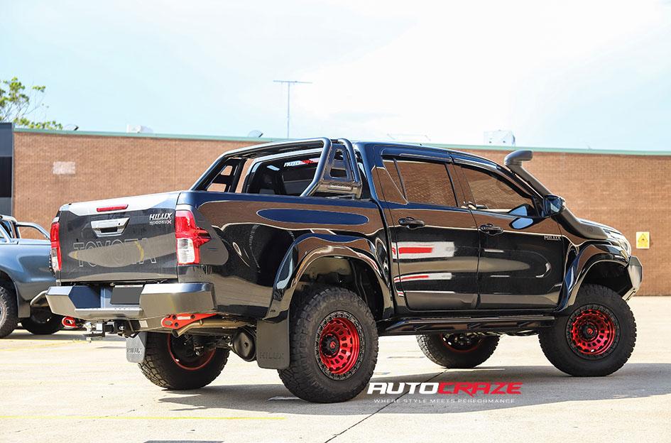 TOYOTA-HILUX-4WD-ZEPHYR-CANDY-RED-WITH-MATTE-BLACK-RING